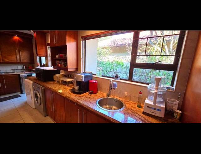 4 BEDROOM HOUSE FOR SALE IN PORT ZIMBALI